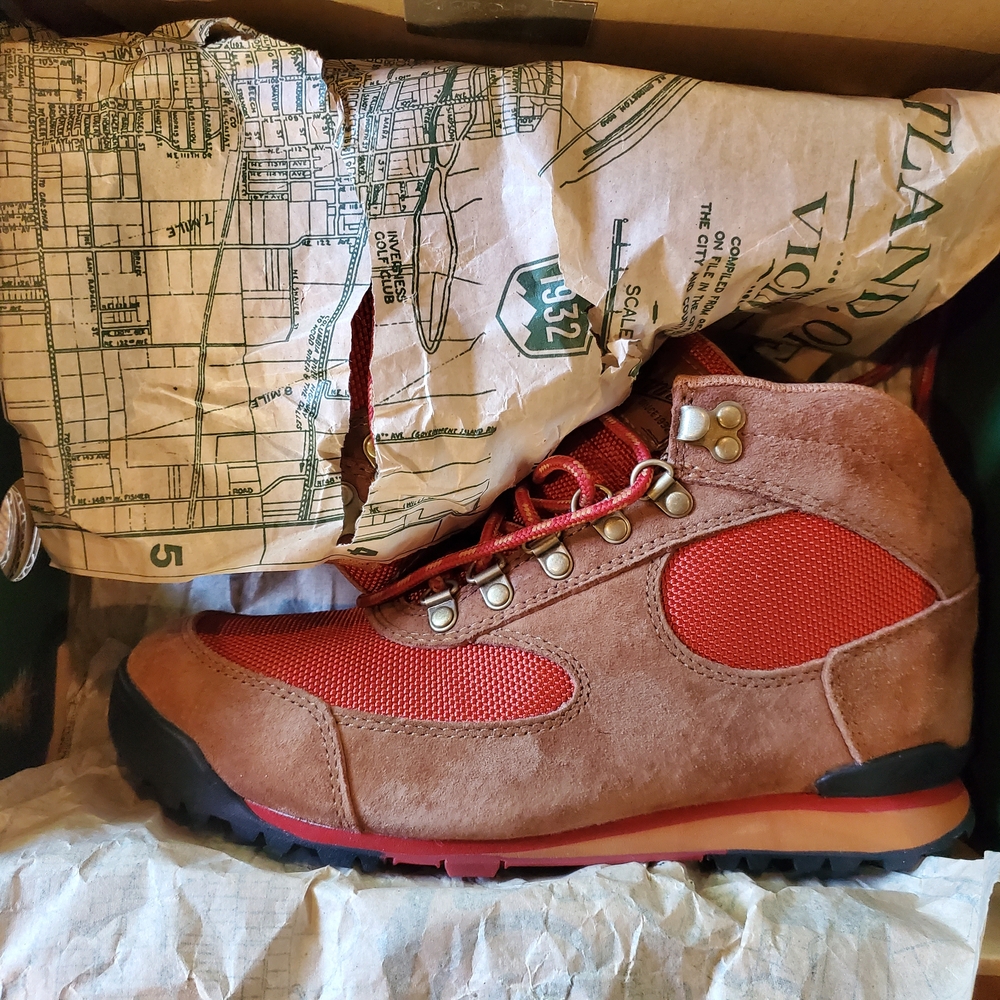 Danner Red and Brown Waterproof Lace Up Boots for Outdoor Adventures Poos